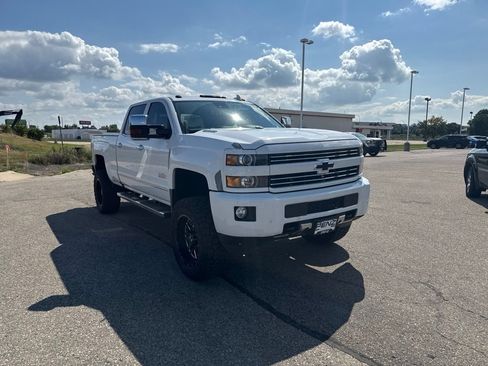 Used 2016 Chevrolet Silverado 2500 High Country w/ High Country Premium Package AWD/4WD image 3