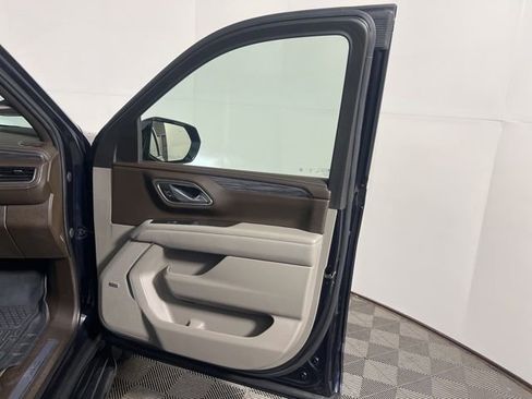 Used 2022 GMC Yukon SLT w/ SLT Premium Package image 37