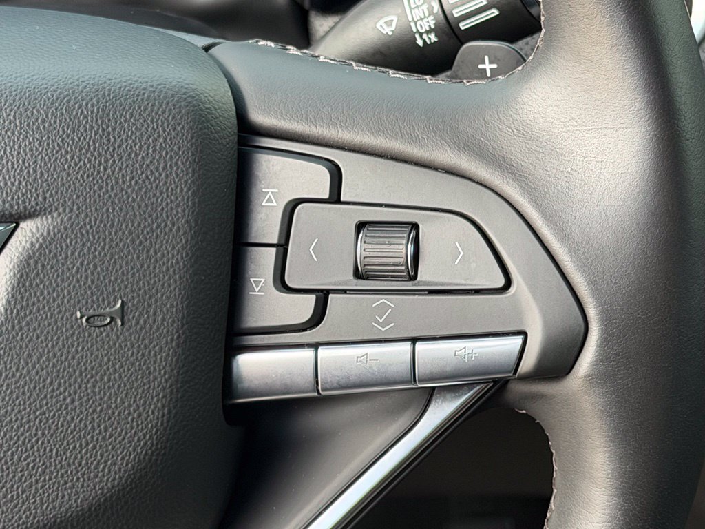 Used 2025 Cadillac XT6 Luxury FWD image 25