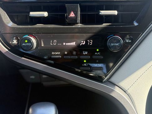 Used 2022 Toyota Camry SE image 21