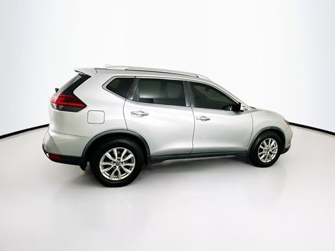 Used 2017 Nissan Rogue SV w/ SV Premium Package image 10