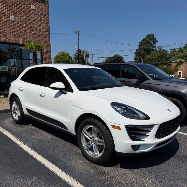 Used 2018 Porsche Macan AWD/4WD image 1