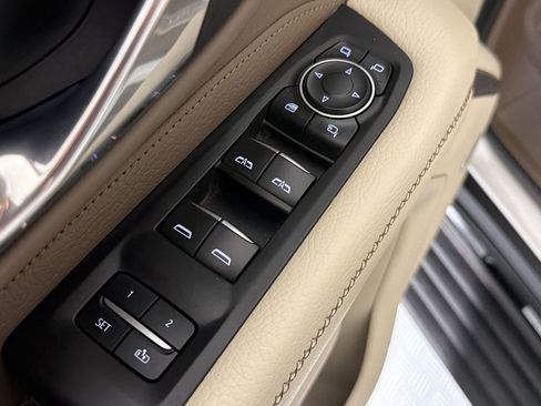 Used 2021 GMC Yukon Denali w/ Denali Premium Package AWD/4WD image 11