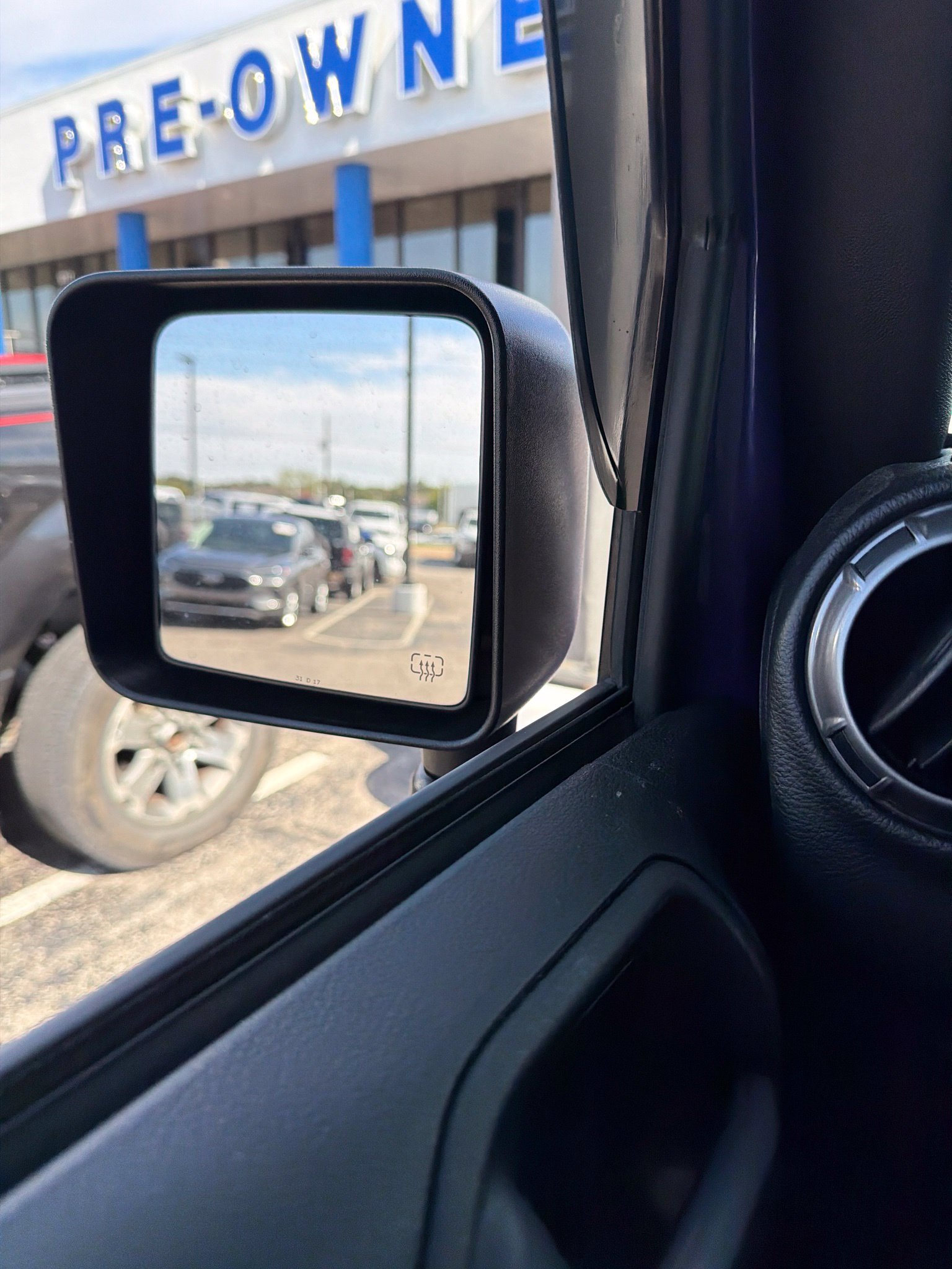 Used 2018 Jeep Wrangler Unlimited Sahara AWD/4WD image 11