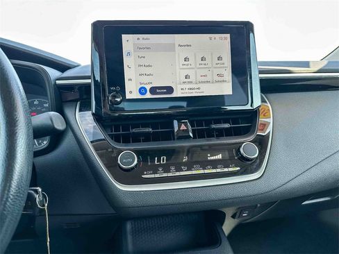 Certified 2024 Toyota Corolla LE image 28