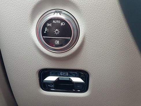 Used 2025 Mercedes-Benz C 300 Sedan image 27