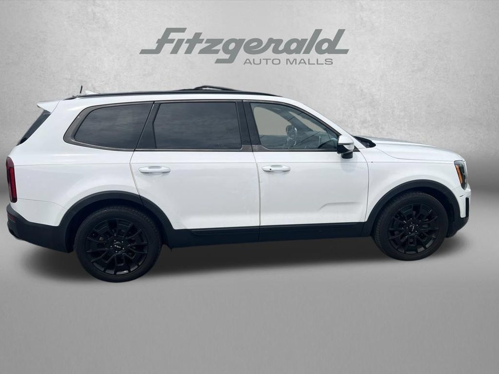 Used 2022 Kia Telluride SX w/ Nightfall Edition Package AWD/4WD image 3