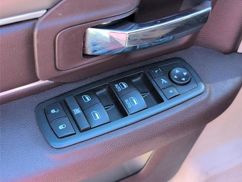 Used 2018 RAM 1500 SLT image 13