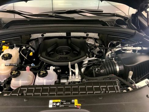 Used 2022 Jeep Grand Cherokee Summit AWD/4WD image 9