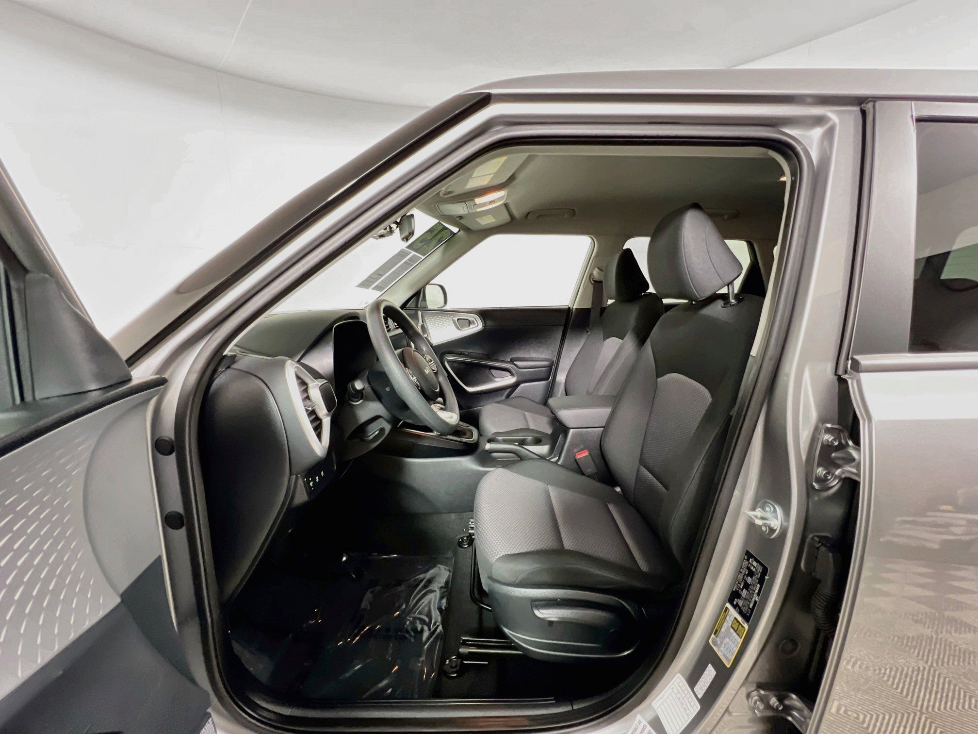 Used 2025 Kia Soul LX w/ LX Technology Package FWD image 15