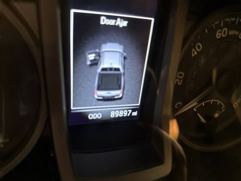 Used 2016 Toyota Tacoma TRD Off-Road w/ Premium & Technology Package image 5