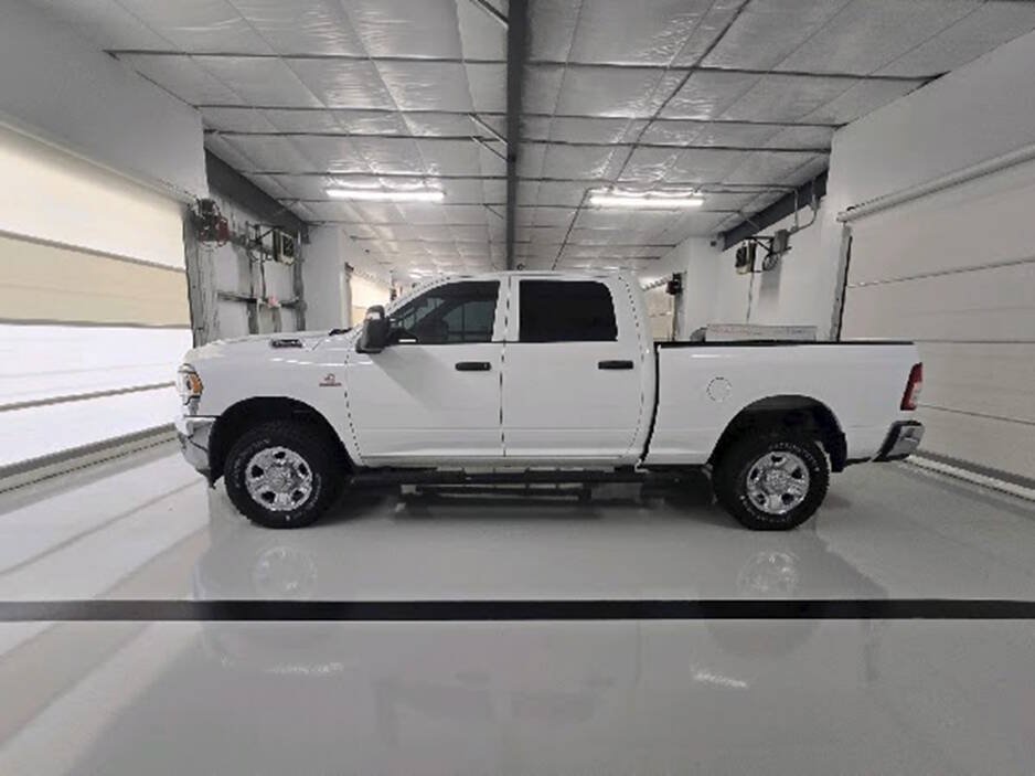 Used 2024 RAM 2500 Tradesman w/ Chrome Appearance Group AWD/4WD image 6
