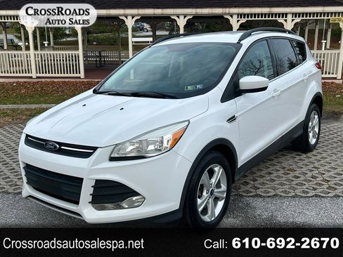 Used 2015 Ford Escape SE w/ Equipment Group 201A image 1