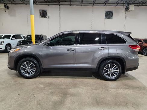 Used 2019 Toyota Highlander XLE image 8