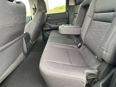 Used 2022 Nissan Frontier SV w/ Graphics Package image 14