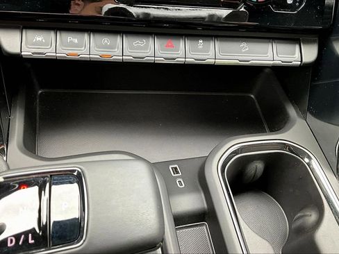 Used 2025 GMC Sierra 1500 AT4 w/ AT4 Premium Package AWD/4WD image 19