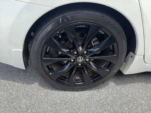 Used 2021 Nissan Maxima SR w/ Sport Mat Group FWD image 6
