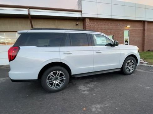 New 2025 Ford Expedition Active image 8