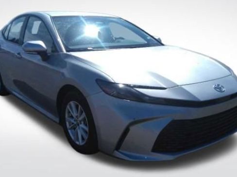 Used 2025 Toyota Camry LE FWD image 4