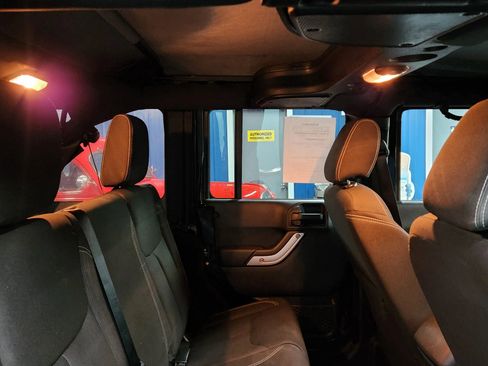 Used 2015 Jeep Wrangler Unlimited Sahara w/ Dual Top Group image 19