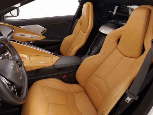 Used 2020 Chevrolet Corvette Stingray Preferred Cpe w/ 2LT Preferred Equipment Group RWD image 32