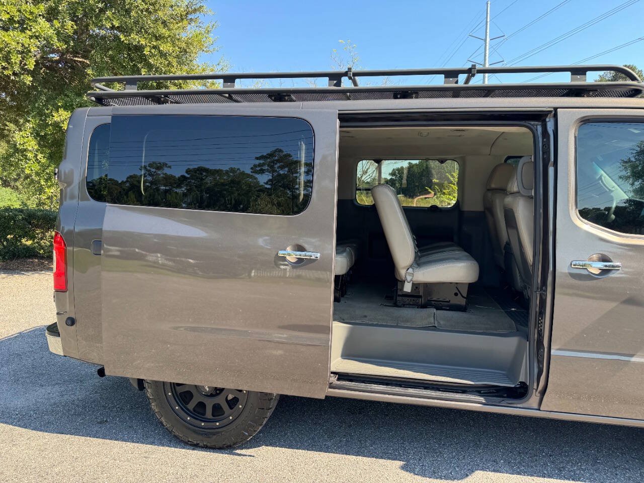 Used 2017 Nissan NV 3500 SL RWD image 13