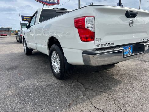 Used 2017 Nissan Titan SV image 5