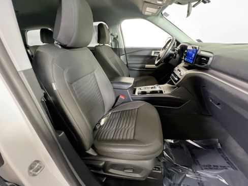 Used 2021 Ford Explorer XLT AWD/4WD image 27
