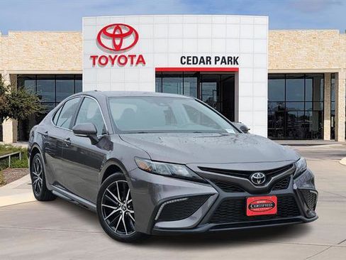 Certified 2022 Toyota Camry SE image 1
