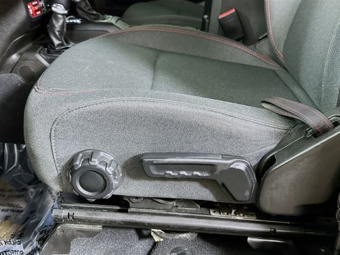 Used 2024 Jeep Wrangler Rubicon image 18