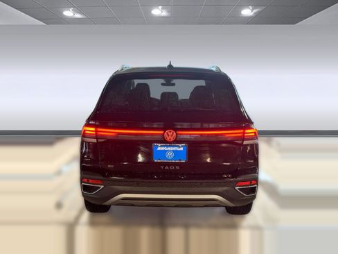 New 2026 Volkswagen Taos SE FWD image 9