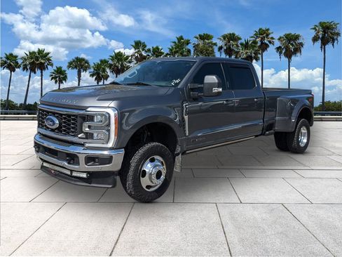 Used 2023 Ford F350 Lariat w/ Lariat Ultimate Package image 3