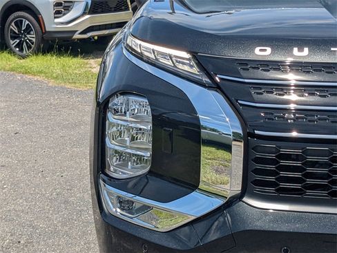 New 2025 Mitsubishi Outlander SEL image 10