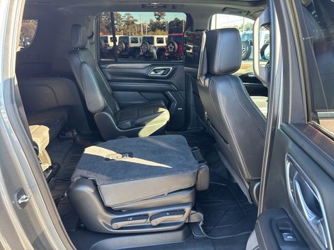 Used 2021 Chevrolet Suburban High Country w/ Premium Package image 23