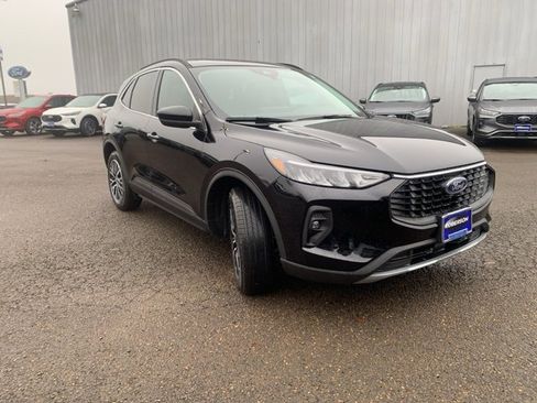 New 2025 Ford Escape SE w/ Class II Trailer Tow Package image 3