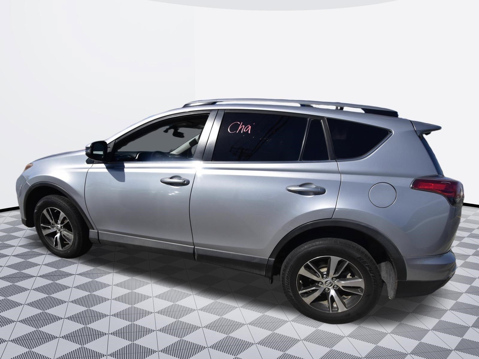 Used 2018 Toyota RAV4 XLE w/ Plus Extra Value Package FWD image 3