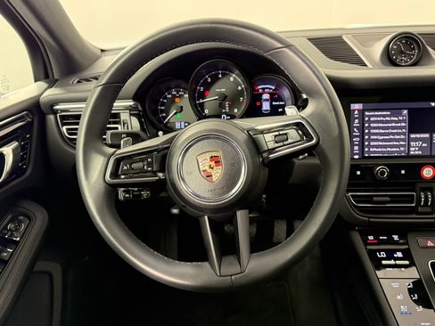 New 2025 Porsche Macan image 28