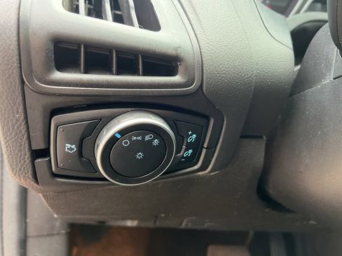 Used 2016 Ford Focus SE w/ SE Power Seat Package image 23