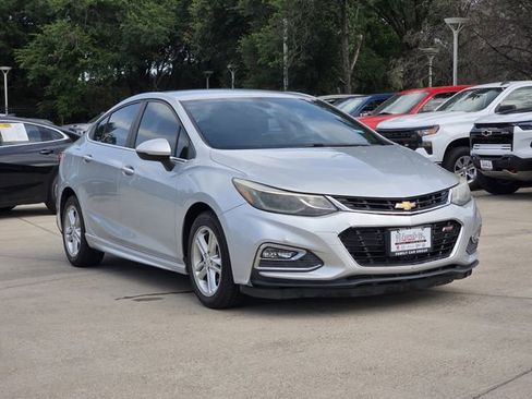 Used 2016 Chevrolet Cruze LT w/ Convenience Package FWD image 2
