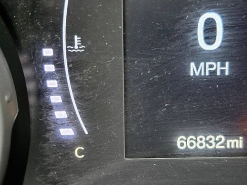 Used 2018 Jeep Compass Latitude FWD image 26