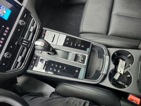 Used 2022 Porsche Macan image 22