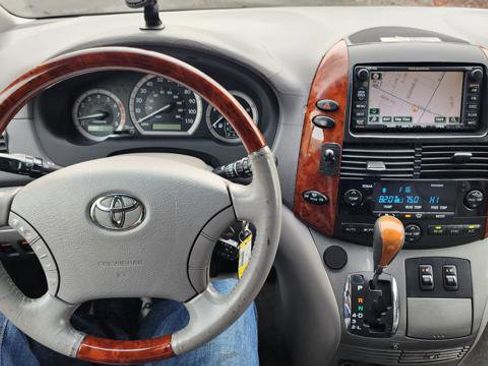 Used 2005 Toyota Sienna XLE Limited image 22