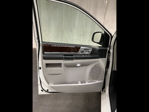 Used 2010 Chrysler Town & Country Touring Plus image 13