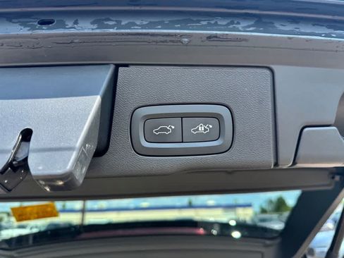 Used 2023 Volvo XC60 B5 Ultimate AWD/4WD image 13