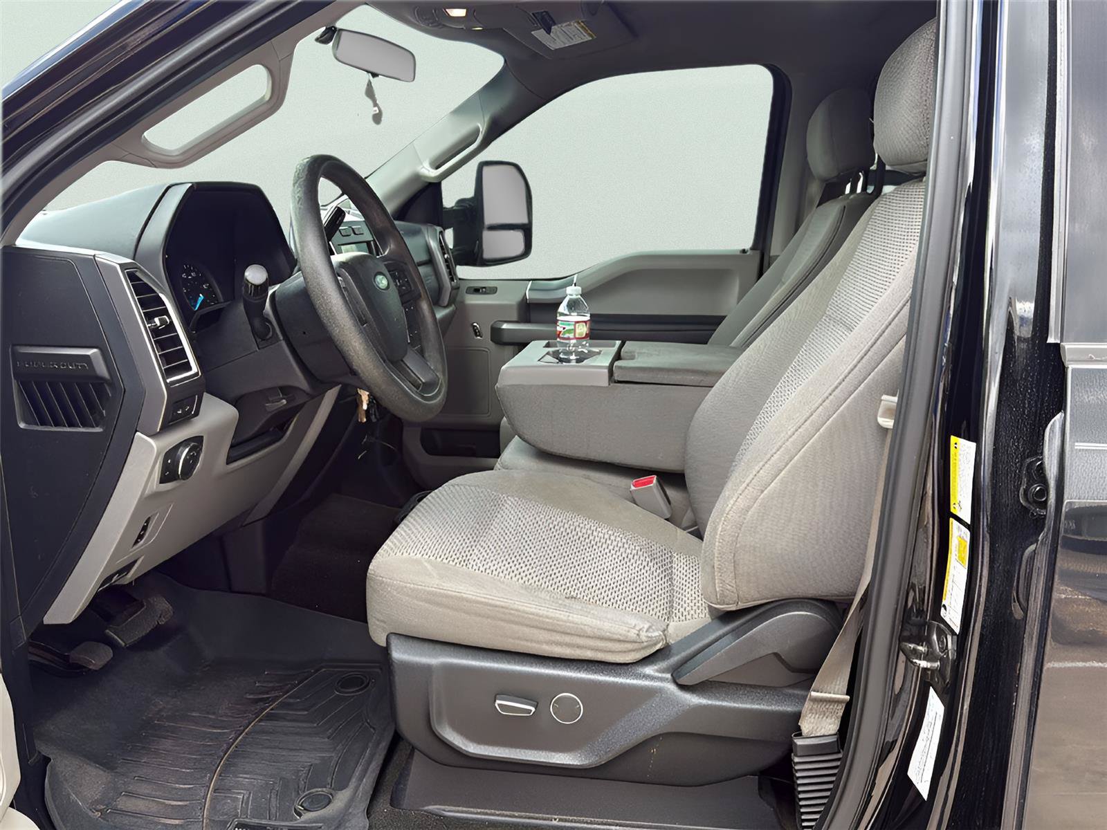 Used 2017 Ford F250 XLT w/ XLT Premium Package AWD/4WD image 4
