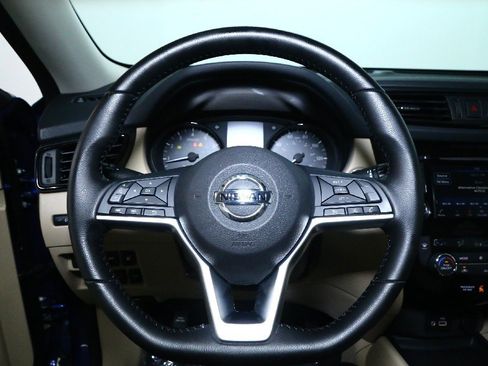 Used 2020 Nissan Rogue SV image 21