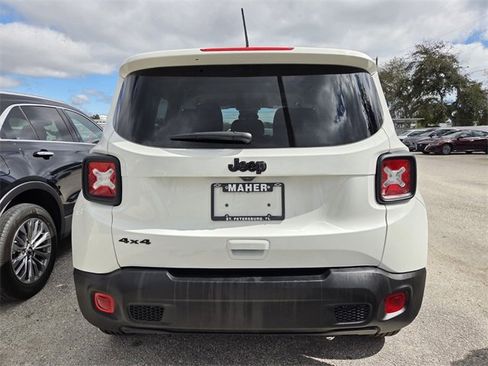 Used 2023 Jeep Renegade Latitude image 4