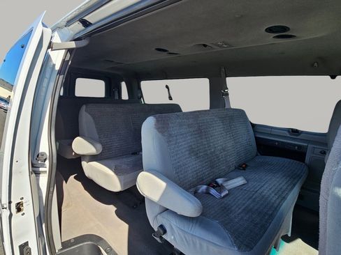Used 2001 Ford E-350 and Econoline 350 Club Wagon RWD image 22