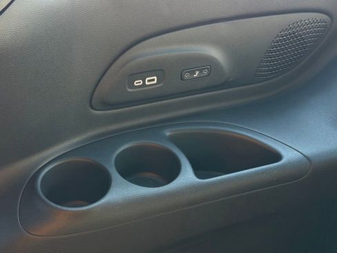 Used 2024 Chrysler Pacifica Pinnacle FWD image 32