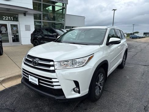 Used 2018 Toyota Highlander XLE AWD/4WD image 2